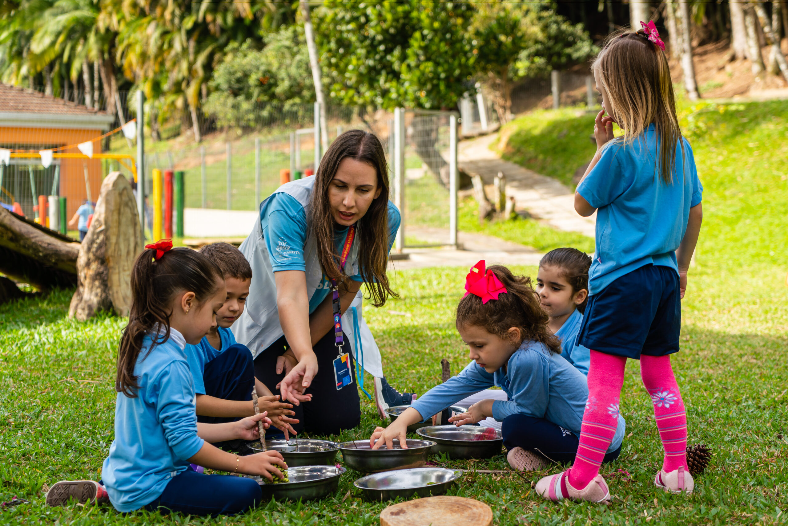 Descubra opções incríveis de brincadeiras em grupo com jogos analógicos  para se divertir com os amigos