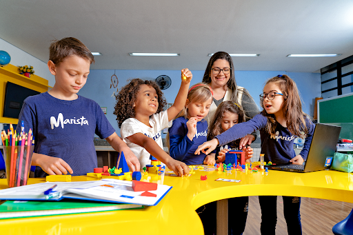 Inovação na Sala de Aula: O que é, Importância e Dicas - FIA